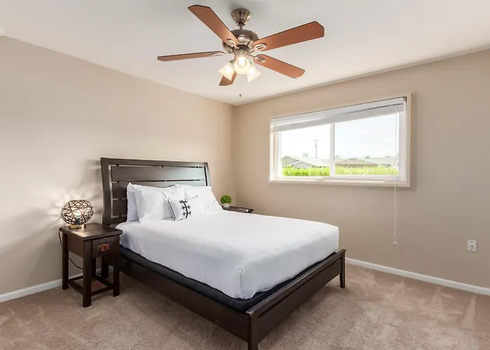 Games Galore - Old Town - Pool & Golf Scottsdale