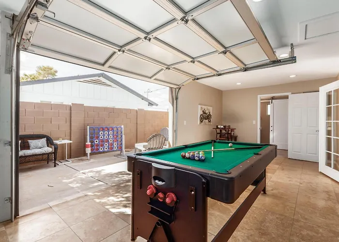 Games Galore - Old Town - Pool & Golf